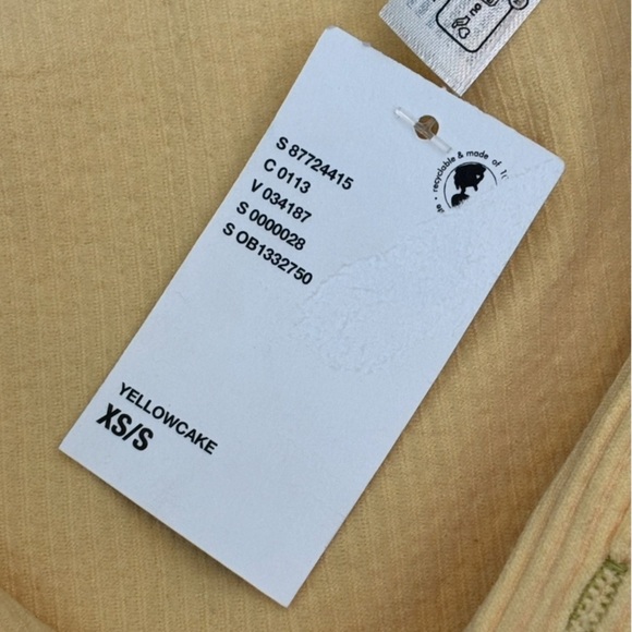 NWT Urban Outfitters “Go For Gold” Seamless cropped tshirt, strawberry combo 🍓 - Picture 7 of 10